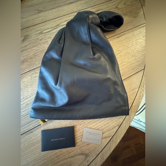 Bottega Veneta Large Twist leather handbag, chocolate brown, new with papers! - Picture 10 of 13